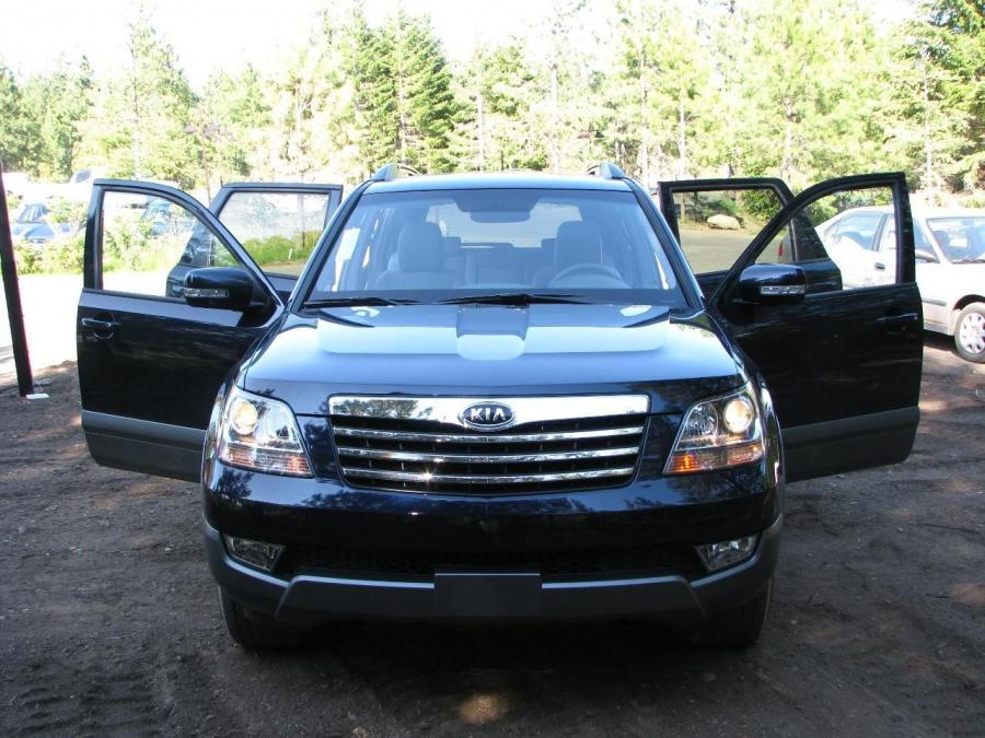  Kia Borrego 2009 года  (фото 32 из 345)